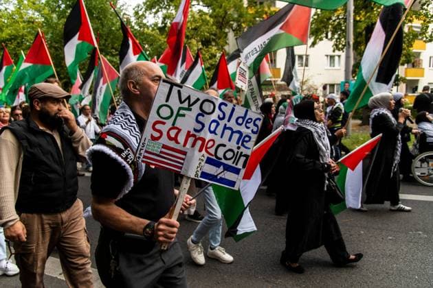 September 19, 2026, Berlin, Germany: BERLIN, GERMANY, SEPTEMBER 19, 2026: Pro-Palestinian demonstrators march through BerlinÃ¢â‚¬â ¢s SchoÂ¶neberg district during a protest in solidarity with Palestinians and against IsraelÃ¢â‚¬â ¢s military actions. Organizers and participants called for an end to the war and accused Israel of genocide and ethnic cleansing in the occupied Palestinian territories. Around 400 people took part in the demonstration, according to the photographer. Berlin Germany - ZUMAq101 20260919_zna_q101_343 Copyright: xAndro SxTrujillox