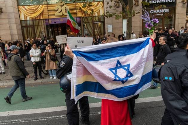 September 19, 2026, Berlin, Germany: BERLIN, GERMANY, SEPTEMBER 19, 2026: Pro-Palestinian demonstrators march through BerlinÃ¢â‚¬â ¢s SchoÂ¶neberg district during a protest in solidarity with Palestinians and against IsraelÃ¢â‚¬â ¢s military actions. Organizers and participants called for an end to the war and accused Israel of genocide and ethnic cleansing in the occupied Palestinian territories. Around 400 people took part in the demonstration, according to the photographer. Berlin Germany - ZUMAq101 20260919_zna_q101_342 Copyright: xAndro SxTrujillox