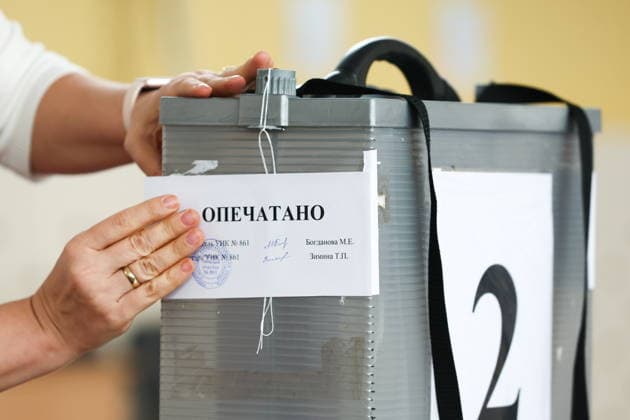 RUSSIA, RYAZAN - SEPTEMBER 20, 2026: A sealed ballot box at Polling Station No.861 at Comprehensive School No.1 during the 2026 Russian legislative elections. During the 2026 Single Voting Day, which lasts from 18 to 20 September, Russian citizens are going to the polls to elect members of the Russian State Duma of the 9th convocation, as well as to vote in regional parliamentary and local government elections. Alexander Ryumin TASS  98033481