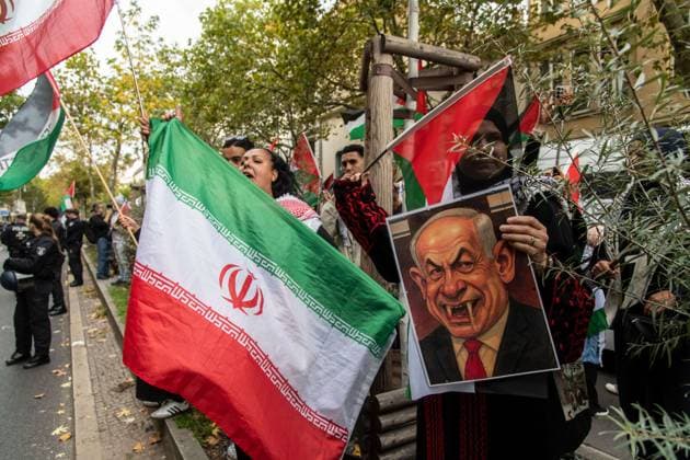 September 19, 2026, Berlin, Germany: BERLIN, GERMANY, SEPTEMBER 19, 2026: Pro-Palestinian demonstrators march through BerlinÃ¢â‚¬â ¢s SchoÂ¶neberg district during a protest in solidarity with Palestinians and against IsraelÃ¢â‚¬â ¢s military actions. Organizers and participants called for an end to the war and accused Israel of genocide and ethnic cleansing in the occupied Palestinian territories. Around 400 people took part in the demonstration, according to the photographer. Berlin Germany - ZUMAq101 20260919_zna_q101_339 Copyright: xAndro SxTrujillox