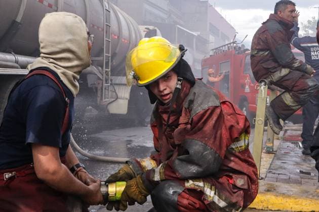 September 20, 2026, Caracas, Venezuela (Bolivarian Republic of: CARACAS, VENEZUELA, SEPTEMBER 20, 2026: Firefighters work at the scene of a fire that damaged a three-story commercial building housing the Meiliwang textile and footwear store on Avenida Principal de El Cementerio in CaracasÃ¢â‚¬â ¢ Libertador municipality. Caracas firefighters, Civil Protection teams, UCV firefighters and municipal emergency personnel responded to extinguish the blaze and carry out cooling operations. No injuries were reported, while authorities are investigating the cause of the fire. Caracas Venezuela (Bolivarian Republic of - ZUMAq101 20260920_zna_q101_193 Copyright: xMarioxFloresx