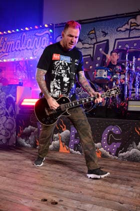 **FILE PHOTO** Chad Gilbert Has Passed Away. FORT LAUDERDALE FL - OCTOBER 15: New Found Glory performs at Backyard on October 15, 2021 in Fort Lauderdale, Florida. Copyright: xmpi04x