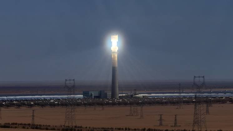 GOLMUD, CHINA - SEPTEMBER 19: A molten salt tower solar power station operates on the Gobi Desert on September 19, 2026 in Golmud, Qinghai Province of China. The facility is part of renewable energy development efforts in Haixi Mongol and Tibetan Autonomous Prefecture.  Copyright: xVCGx 111668318942