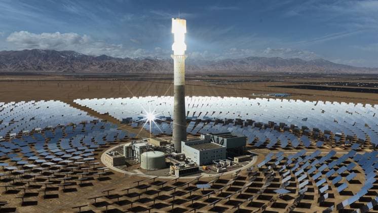 GOLMUD, CHINA - SEPTEMBER 19: A molten salt tower solar power plant generates energy on the Gobi Desert on September 19, 2026 in Golmud, Qinghai Province of China. The facility is part of renewable energy development efforts in Haixi Mongol and Tibetan Autonomous Prefecture.  Copyright: xVCGx 111668318916