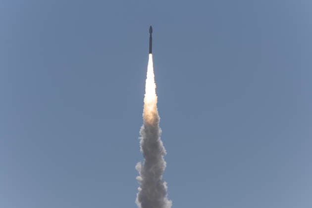 JIUQUAN, CHINA - SEPTEMBER 20: A Lijian-1 Y18 carrier rocket carrying nine satellites blasts off from the Dongfeng commercial space innovation pilot zone on September 20, 2026 in northwest China. The satellites were carried by a Lijian-1 Y18 carrier rocket and have entered their planned orbits.  Copyright: xVCGx 111668296303