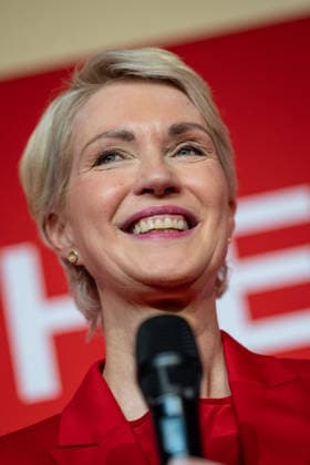 Ministerpräsidentin und SPD-Spitzenkandidatin Manuela Schwesig gegen 18:20 Uhr auf der SPD-Wahlparty in der Orangerie des Schweriner Schlosses;Wahlabend Landtagswahl 2026 Mecklenburg-Vorpommern, Schwerin Mecklenburg-Vorpommern Deutschland Schweriner Schloss und Umgebung