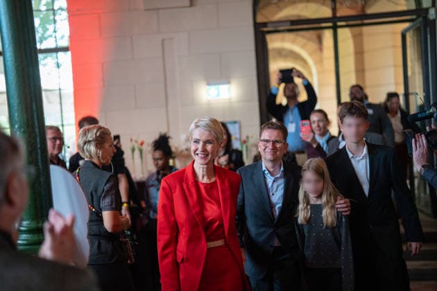 Ministerpräsidentin und SPD-Spitzenkandidatin Manuela Schwesig gegen 18:20 Uhr auf der SPD-Wahlparty in der Orangerie des Schweriner Schlosses, mit Ehemann Stefan Schwesig und Sohn und Tochter;Wahlabend Landtagswahl 2026 Mecklenburg-Vorpommern, Schwerin Mecklenburg-Vorpommern Deutschland Schweriner Schloss und Umgebung