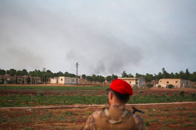 4 injured in powerful explosions at Syrian army military facility in Aleppo countryside ALEPPO, SYRIA - SEPTEMBER 21: Smoke rise from a Syrian army military site following severe explosions in the Al-Hadaba area, west of Al-Eis town in southwestern Aleppo province, Syria, on September 21, 2026. Initial reports confirm at least four people were injured in the blasts, which triggered a series of secondary detonations and sent heavy plumes of smoke across surrounding agricultural areas. Kasim Yusuf Anadolu Aleppo Syria. Editorial use only. Please get in touch for any other usage.  Copyright: x2026xAnadoluxKasimxYusufx