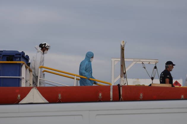 RECORD DATE NOT STATED IPA88793128 - Marina di Carrara (Ms) The Ocean Viking docks at the port of Carrara with 24 migrants, including unaccompanied minors and women  Copyright: xx xx IPA88793128.jpeg