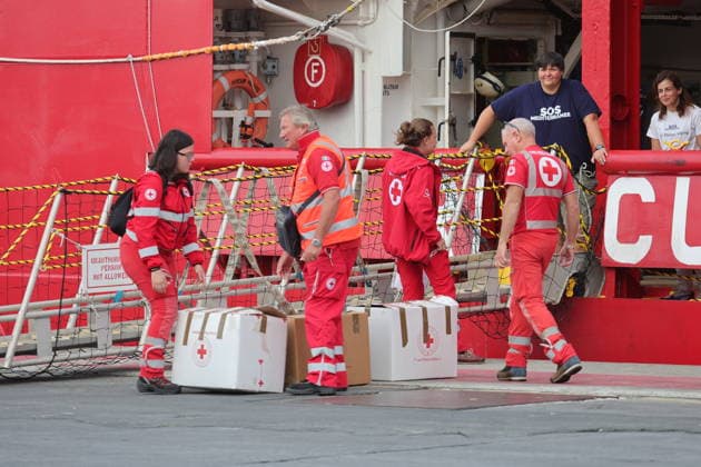 RECORD DATE NOT STATED IPA88793113 - Marina di Carrara (Ms) The Ocean Viking docks at the port of Carrara with 24 migrants, including unaccompanied minors and women  Copyright: xx xx IPA88793113.jpeg