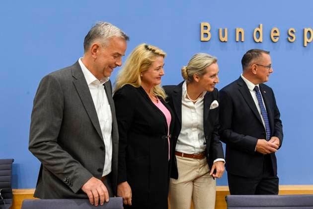 ABB BPK- Leif-Erik Holm, AfD-Mecklenburg-Vorpommern Kristin Brinker, AfD-Spitzenkandidatin in Berlin. Alice Weidel, Bundessprecherin der AfD und Co-Vorsitzende der AfD-Fraktion , Tino Chrupalla, Bundessprecher der AfD und Co-Vorsitzender der AfD-Fraktion Thema AfD - Auswirkungen der Landtagswahlen in Berlin und Mecklenburg-Vorpommern auf die Bundespolitik Statment auf der BPK Bundespressekonferenz am 21.09.2026 in Berlin Berlin Deutschland