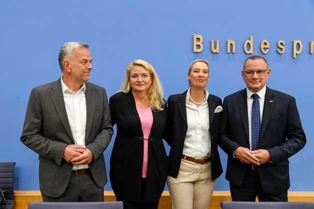 ABB BPK- Leif-Erik Holm, AfD-Mecklenburg-Vorpommern Kristin Brinker, AfD-Spitzenkandidatin in Berlin. Alice Weidel, Bundessprecherin der AfD und Co-Vorsitzende der AfD-Fraktion , Tino Chrupalla, Bundessprecher der AfD und Co-Vorsitzender der AfD-Fraktion Thema AfD - Auswirkungen der Landtagswahlen in Berlin und Mecklenburg-Vorpommern auf die Bundespolitik Statment auf der BPK Bundespressekonferenz am 21.09.2026 in Berlin Berlin Deutschland