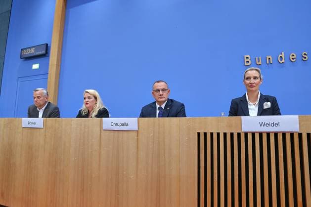 Berlin, Deutschland, 21.09.2026: Bundespressekonferenz: AfD - Auswirkungen der Landtagswahlen in Berlin und Mecklenburg-Vorpommern auf die Bundespolitik: Leif-Erik Holm, AfD-Kandidat für das Amt des Ministerpräsidenten in Mecklenburg-Vorpommern, Kristin Brinker, AfD-Spitzenkandidatin für Berlin und die AfD-Vorsitzenden Tino Chrupalla und Alice Weidel, daneben Corinna Buschow (BPK) Copyright: xdtsxNachrichtenagenturx dts_135727