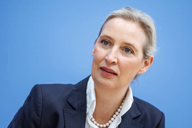 Auswirkungen der Landtagswahlen in Berlin Alice Weidel, Bundessprecherin der AfD und Co-Vorsitzende der AfD-Fraktion im Deutschen Bundestag Tino Chrupalla, Bundessprecher der AfD und Co-Vorsitzender der AfD-Fraktion im Deutschen Bundestag Kristin Brinker, AfD-Spitzenkandidatin für Berlin Leif-Erik Holm, AfD- Kandidat für das Amt des Ministerpräsidenten in Mecklenburg-Vorpommern zum Thema Auswirkungen der Landtagswahlen in Berlin und Mecklenburg-Vorpommern auf die Bundespolitik am 21.09.2026 in Berlin. Alice Weidel spricht zu den Anwesenden. Berlin Berlin Deutschland Haus der Bundespressekonferenz
