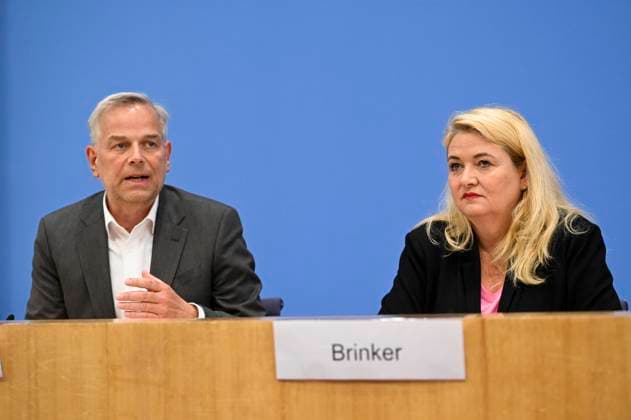 ABB BPK- Leif-Erik Holm, AfD-Mecklenburg-Vorpommern Kristin Brinker, AfD-Spitzenkandidatin in Berlin. Thema AfD - Auswirkungen der Landtagswahlen in Berlin und Mecklenburg-Vorpommern auf die Bundespolitik Statment auf der BPK Bundespressekonferenz am 21.09.2026 in Berlin Berlin Deutschland