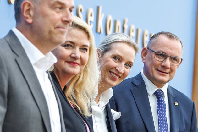 Auswirkungen der Landtagswahlen in Berlin Alice Weidel, Bundessprecherin der AfD und Co-Vorsitzende der AfD-Fraktion im Deutschen Bundestag Tino Chrupalla, Bundessprecher der AfD und Co-Vorsitzender der AfD-Fraktion im Deutschen Bundestag Kristin Brinker, AfD-Spitzenkandidatin für Berlin Leif-Erik Holm, AfD- Kandidat für das Amt des Ministerpräsidenten in Mecklenburg-Vorpommern zum Thema Auswirkungen der Landtagswahlen in Berlin und Mecklenburg-Vorpommern auf die Bundespolitik am 21.09.2026 in Berlin. Berlin Berlin Deutschland Haus der Bundespressekonferenz