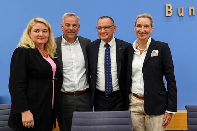 ABB BPK- Kristin Brinker AfD-Spitzenkandidatin in Berlin.Leif-Erik Holm, AfD-Mecklenburg-Vorpommern Alice Weidel, Bundessprecherin der AfD und Co-Vorsitzende der AfD-Fraktion , Tino Chrupalla, Bundessprecher der AfD und Co-Vorsitzender der AfD-Fraktion Thema AfD - Auswirkungen der Landtagswahlen in Berlin und Mecklenburg-Vorpommern auf die Bundespolitik Statment auf der BPK Bundespressekonferenz am 21.09.2026 in Berlin Berlin Deutschland