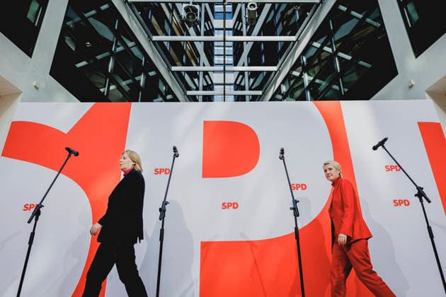 (L-R) Baerbel Bas (SPD), Bundesministerin fuer Arbeit und Soziales, und Manuela Schwesig, Ministerpraesidentin und Spitzenkandidatin der SPD fuer die Landtagswahl in Mecklenburg-Vorpommern, aufgenommen im Rahmen einer Pressekonferenz als Reaktion auf die Landtagswahl in Mecklenburg-Vorpommern sowie die Berliner Abgeordnetenhauswahl in Berlin, 21.09.2026. Waehrend Die Linke die Wahl in Berlin mit 25,7% vor der CDU gewonnen hat, siegte in Mecklenburg-Vorpommern die AfD mit 38,2% vor der SPD. Erstmals nicht ueber die 5%-Huerde geschafft hat es die CDU in Mecklenburg-Vorpommern. Berlin Deutschland Copyright: xFlorianxGaertnerx