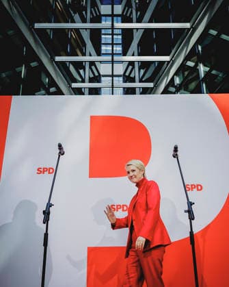 Manuela Schwesig, Ministerpraesidentin und Spitzenkandidatin der SPD fuer die Landtagswahl in Mecklenburg-Vorpommern, aufgenommen im Rahmen einer Pressekonferenz als Reaktion auf die Landtagswahl in Mecklenburg-Vorpommern sowie die Berliner Abgeordnetenhauswahl in Berlin, 21.09.2026. Waehrend Die Linke die Wahl in Berlin mit 25,7% vor der CDU gewonnen hat, siegte in Mecklenburg-Vorpommern die AfD mit 38,2% vor der SPD. Erstmals nicht ueber die 5%-Huerde geschafft hat es die CDU in Mecklenburg-Vorpommern. Berlin Deutschland Copyright: xFlorianxGaertnerx