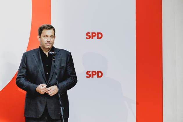 Lars Klingbeil, Bundesminister der Finanzen, aufgenommen im Rahmen einer Pressekonferenz als Reaktion auf die Landtagswahl in Mecklenburg-Vorpommern sowie die Berliner Abgeordnetenhauswahl in Berlin, 21.09.2026. Waehrend Die Linke die Wahl in Berlin mit 25,7% vor der CDU gewonnen hat, siegte in Mecklenburg-Vorpommern die AfD mit 38,2% vor der SPD. Erstmals nicht ueber die 5%-Huerde geschafft hat es die CDU in Mecklenburg-Vorpommern. Berlin Deutschland Copyright: xFlorianxGaertnerx