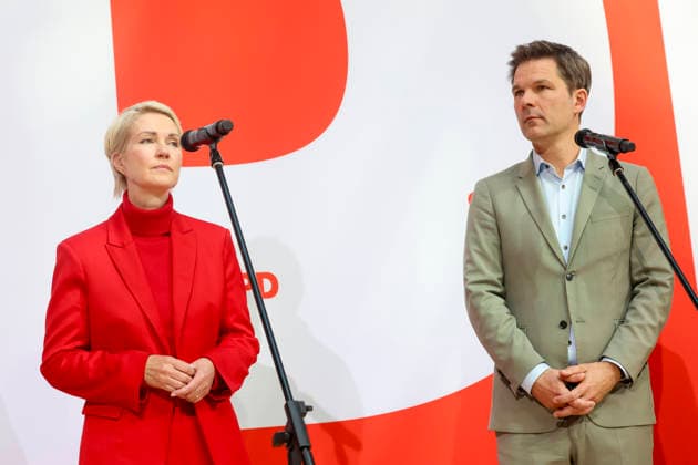 Manuela Schwesig und Steffen Krach bei der Pressekonferenz nach den Landtagswahlen in Berlin und Mecklenburg Vorpommern im Willy Brandt Haus am 21.09.26 SPD-Spitze zur PK nach Landtagswahlen in Berlin
