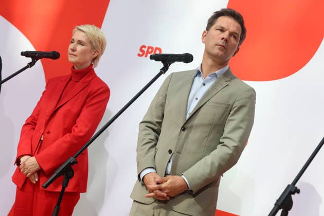 Manuela Schwesig, Steffen Krach bei der Pressekonferenz nach den Landtagswahlen in Berlin und Mecklenburg Vorpommern im Willy Brandt Haus am 21.09.26 SPD-Spitze zur PK nach Landtagswahlen in Berlin
