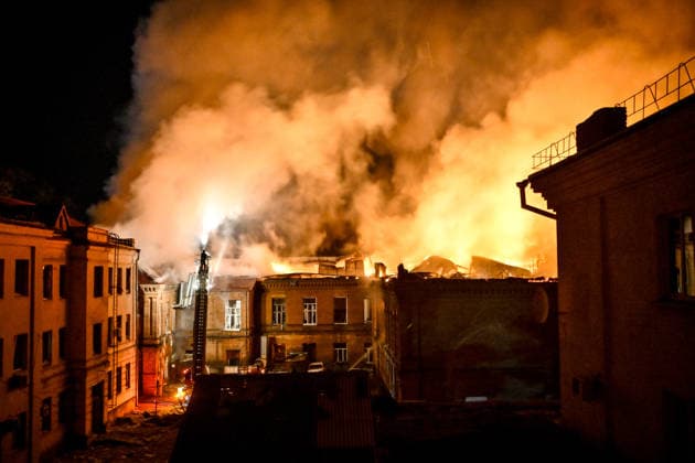 Historic building of Zaporizhzhia National University struck by Russian army A rescuer uses an aerial work platform to extinguish a fire at Academic Building No. 3 of Zaporizhzhia National University, caused by an overnight Russian drone attack in the Oleksandrivskyi district of Zaporizhzhia, Ukraine, September 21, 2026. The building, a cultural heritage site and architectural monument of local significance, was formerly the Oleksandrivsk Girls™ Gymnasium, built in 1902. A significant portion of the historic structure burned down in the attack. Buildings No. 4 and No. 5 also sustained damage, with windows shattered. The Russian strike additionally destroyed a shopping centre and damaged multi-storey residential blocks. Six people were inj  Copyright: xDmytroxSmolienkox xUkrinformx xAvalonx 1137024699