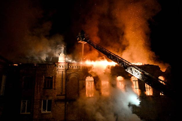 Historic building of Zaporizhzhia National University struck by Russian army A rescuer uses an aerial work platform to extinguish a fire at Academic Building No. 3 of Zaporizhzhia National University, caused by an overnight Russian drone attack in the Oleksandrivskyi district of Zaporizhzhia, Ukraine, September 21, 2026. The building, a cultural heritage site and architectural monument of local significance, was formerly the Oleksandrivsk Girls™ Gymnasium, built in 1902. A significant portion of the historic structure burned down in the attack. Buildings No. 4 and No. 5 also sustained damage, with windows shattered. The Russian strike additionally destroyed a shopping centre and damaged multi-storey residential blocks. Six people were inj  Copyright: xDmytroxSmolienkox xUkrinformx xAvalonx 1137024919