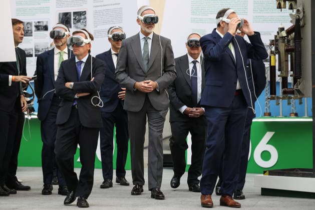 The King Opens the Exhibition Marking Iberdrola’s 125th Anniversary in Madrid King Felipe VI, the mayor of Madrid, José Luis Martínez Almeida, the Minister of Industry and Tourism, Jordi Hereu, and Iberdrola President Ignacio Galán, during the opening of an exhibition marking Iberdrola’s 125th anniversary at the Galería de Cristal in the Palacio de Cibeles on September 21, 2026, in Madrid, Spain. The exhibition, titled An Electrifying Journey: An Immersive Experience with Iberdrola, traces the evolution of electrical technology from its origins and offers a glimpse into the future through an immersive and interactive experience that combines innovation and public outreach. SEPTEMBER 21, 2026 Alejandro Martínez Vé Spain  Copyright: xAlejandroxMartinezxVÃ lezx 7789692