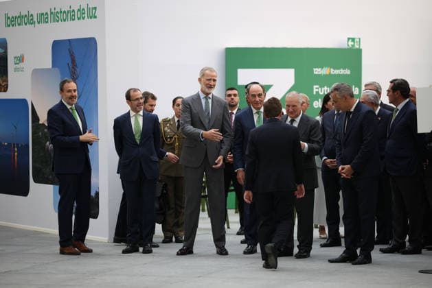 The King Opens the Exhibition Marking Iberdrola’s 125th Anniversary in Madrid King Felipe VI, the mayor of Madrid, José Luis Martínez Almeida, the Minister of Industry and Tourism, Jordi Hereu, and Iberdrola President Ignacio Galán, during the opening of an exhibition marking Iberdrola’s 125th anniversary at the Galería de Cristal in the Palacio de Cibeles on September 21, 2026, in Madrid, Spain. The exhibition, titled An Electrifying Journey: An Immersive Experience with Iberdrola, traces the evolution of electrical technology from its origins and offers a glimpse into the future through an immersive and interactive experience that combines innovation and public outreach. SEPTEMBER 21, 2026 Alejandro Martínez Vé Spain  Copyright: xAlejandroxMartinezxVÃ lezx 7789694