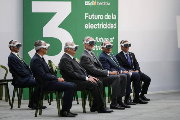 The King Opens the Exhibition Marking Iberdrola’s 125th Anniversary in Madrid King Felipe VI, the mayor of Madrid, José Luis Martínez Almeida, the Minister of Industry and Tourism, Jordi Hereu, and Iberdrola’s President, Ignacio Galán, during the opening of an exhibition marking Iberdrola’s 125th anniversary at the Crystal Gallery of the Cibeles Palace on September 21, 2026, in Madrid, Spain. The exhibition, titled An Electrifying Journey: Iberdrola’s Immersive Experience, traces the evolution of electrical technology from its origins and offers a glimpse into the future through an immersive and interactive experience that combines innovation and public outreach. SEPTEMBER 21, 2026 Alejandro Martínez Vé Spain  Copyright: xAlejandroxMartinezxVÃ lezx 7789693