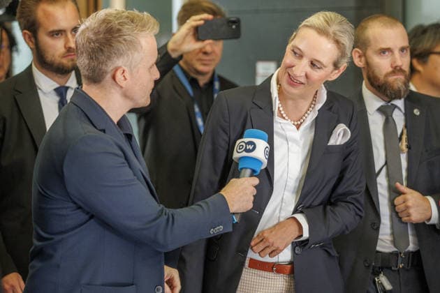 Auswirkungen der Landtagswahlen in Berlin Alice Weidel, Bundessprecherin der AfD und Co-Vorsitzende der AfD-Fraktion im Deutschen Bundestag Tino Chrupalla, Bundessprecher der AfD und Co-Vorsitzender der AfD-Fraktion im Deutschen Bundestag Kristin Brinker, AfD-Spitzenkandidatin für Berlin Leif-Erik Holm, AfD- Kandidat für das Amt des Ministerpräsidenten in Mecklenburg-Vorpommern zum Thema Auswirkungen der Landtagswahlen in Berlin und Mecklenburg-Vorpommern auf die Bundespolitik am 21.09.2026 in Berlin. Kristin Brinker spricht zu den Anwesenden. Berlin Berlin Deutschland Haus der Bundespressekonferenz