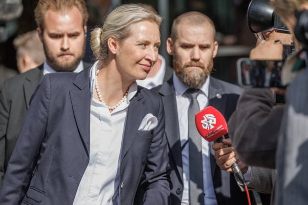 Auswirkungen der Landtagswahlen in Berlin Alice Weidel, Bundessprecherin der AfD und Co-Vorsitzende der AfD-Fraktion im Deutschen Bundestag Tino Chrupalla, Bundessprecher der AfD und Co-Vorsitzender der AfD-Fraktion im Deutschen Bundestag Kristin Brinker, AfD-Spitzenkandidatin für Berlin Leif-Erik Holm, AfD- Kandidat für das Amt des Ministerpräsidenten in Mecklenburg-Vorpommern zum Thema Auswirkungen der Landtagswahlen in Berlin und Mecklenburg-Vorpommern auf die Bundespolitik am 21.09.2026 in Berlin. Kristin Brinker spricht zu den Anwesenden. Berlin Berlin Deutschland Haus der Bundespressekonferenz
