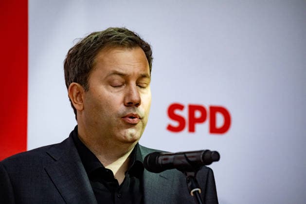 Parteivorsitzenden der SPD Bärbel Bas (L) und Lars Klingbeil (R) und Spitzenkandidaten der SPD in Mecklenburg-Vorpommern Manuela Schwesig (2L) und in Berlin Steffen Krach (2R) bei einer Pressekonferenz im Willy-Brandt-Haus in Berlin am 21. September 2026. Reaktionen auf den Landtagswahlen in Mecklenburg-Vorpommern und Berlin