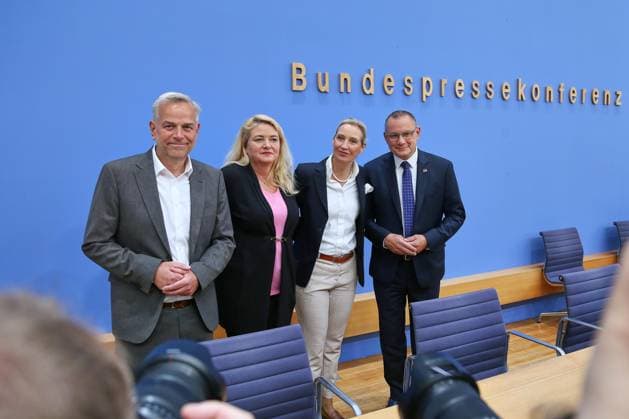Berlin, Deutschland, 21.09.2026: Bundespressekonferenz: AfD - Auswirkungen der Landtagswahlen in Berlin und Mecklenburg-Vorpommern auf die Bundespolitik: Leif-Erik Holm, AfD-Kandidat für das Amt des Ministerpräsidenten in Mecklenburg-Vorpommern, Kristin Brinker, AfD-Spitzenkandidatin für Berlin und die AfD-Vorsitzenden Tino Chrupalla und Alice Weidel Copyright: xdtsxNachrichtenagenturx dts_135669
