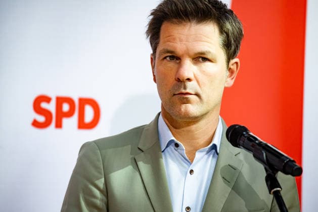 Spitzenkandidaten der SPD in Berlin Steffen Krach bei einer Pressekonferenz im Willy-Brandt-Haus in Berlin am 21. September 2026. Reaktionen auf den Landtagswahlen in Mecklenburg-Vorpommern und Berlin
