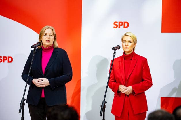 Parteivorsitzende der SPD Bärbel Bas und Spitzenkandidatin der SPD in Mecklenburg-Vorpommern Manuela Schwesig bei einer Pressekonferenz im Willy-Brandt-Haus in Berlin am 21. September 2026. Reaktionen auf den Landtagswahlen in Mecklenburg-Vorpommern und Berlin