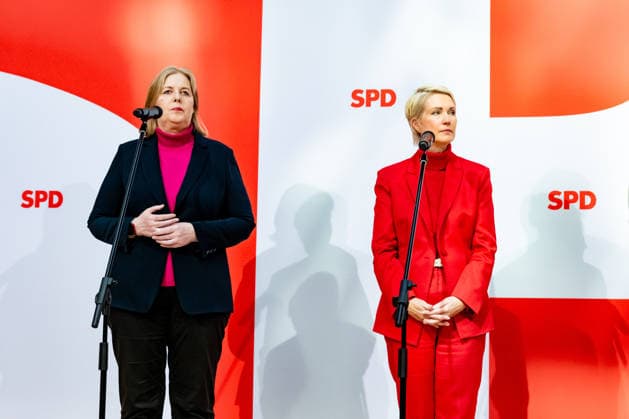 Parteivorsitzende der SPD Bärbel Bas und Spitzenkandidatin der SPD in Mecklenburg-Vorpommern Manuela Schwesig bei einer Pressekonferenz im Willy-Brandt-Haus in Berlin am 21. September 2026. Reaktionen auf den Landtagswahlen in Mecklenburg-Vorpommern und Berlin
