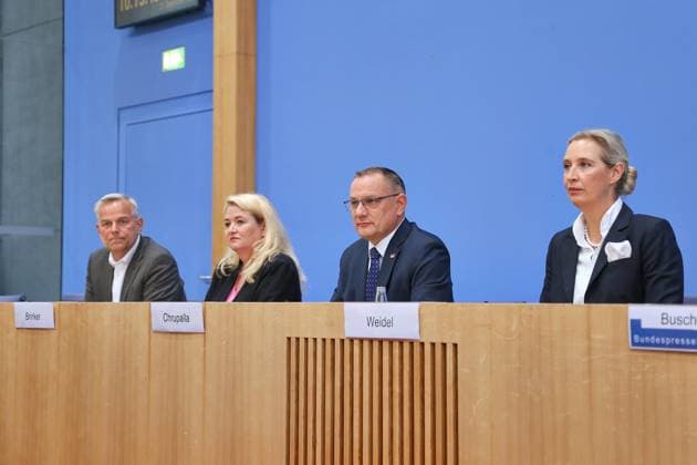 Berlin, Deutschland, 21.09.2026: Bundespressekonferenz: AfD - Auswirkungen der Landtagswahlen in Berlin und Mecklenburg-Vorpommern auf die Bundespolitik: Leif-Erik Holm, AfD-Kandidat für das Amt des Ministerpräsidenten in Mecklenburg-Vorpommern, Kristin Brinker, AfD-Spitzenkandidatin für Berlin und die AfD-Vorsitzenden Tino Chrupalla und Alice Weidel Copyright: xdtsxNachrichtenagenturx dts_135684