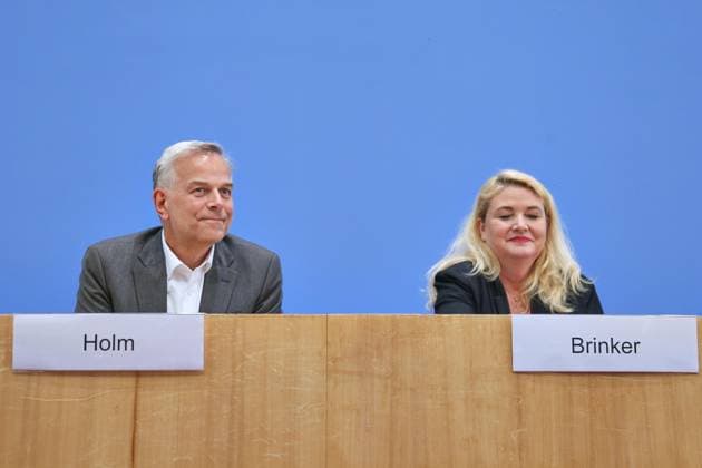 Berlin, Deutschland, 21.09.2026: Bundespressekonferenz: AfD - Auswirkungen der Landtagswahlen in Berlin und Mecklenburg-Vorpommern auf die Bundespolitik: Leif-Erik Holm, AfD-Kandidat für das Amt des Ministerpräsidenten in Mecklenburg-Vorpommern und Kristin Brinker, AfD-Spitzenkandidatin für Berlin Copyright: xdtsxNachrichtenagenturx dts_135723