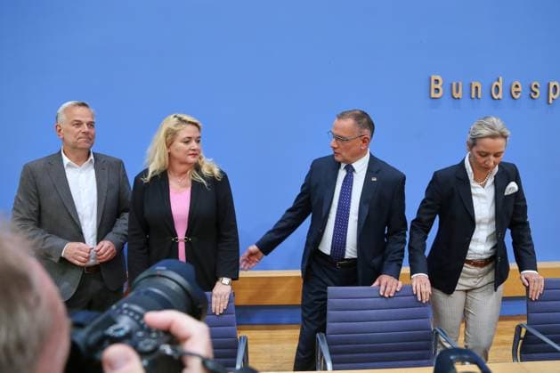 Berlin, Deutschland, 21.09.2026: Bundespressekonferenz: AfD - Auswirkungen der Landtagswahlen in Berlin und Mecklenburg-Vorpommern auf die Bundespolitik: Leif-Erik Holm, AfD-Kandidat für das Amt des Ministerpräsidenten in Mecklenburg-Vorpommern, Kristin Brinker, AfD-Spitzenkandidatin für Berlin und die AfD-Vorsitzenden Tino Chrupalla und Alice Weidel Copyright: xdtsxNachrichtenagenturx dts_135664