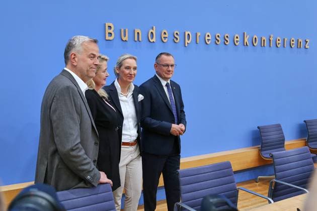 Berlin, Deutschland, 21.09.2026: Bundespressekonferenz: AfD - Auswirkungen der Landtagswahlen in Berlin und Mecklenburg-Vorpommern auf die Bundespolitik: Leif-Erik Holm, AfD-Kandidat für das Amt des Ministerpräsidenten in Mecklenburg-Vorpommern, Kristin Brinker, AfD-Spitzenkandidatin für Berlin und die AfD-Vorsitzenden Tino Chrupalla und Alice Weidel Copyright: xdtsxNachrichtenagenturx dts_135668