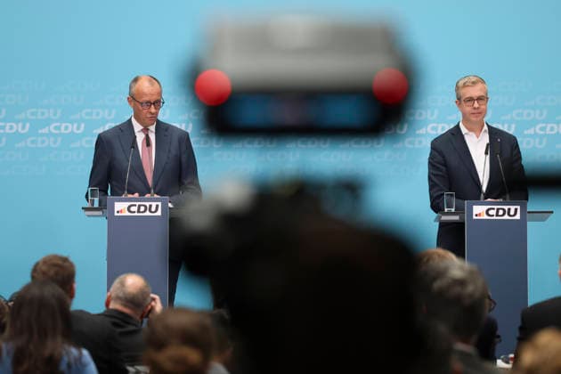 Bundeskanzler und Parteivorsitzender der CDU Friedrich Merz und Stefan Evers auf der Pressekonferenz nach den Landtagswahlen in Berlin und Mecklenburg Vorpommern im Konrad Adenauer Haus am 21.09.26 in Berlin Friedrich Merz bei Pressekonferenz nach Landtagswahlen in Berlin