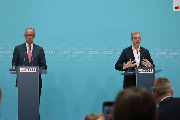 Bundeskanzler und Parteivorsitzender der CDU Friedrich Merz und Stefan Evers auf der Pressekonferenz nach den Landtagswahlen in Berlin und Mecklenburg Vorpommern im Konrad Adenauer Haus am 21.09.26 in Berlin Friedrich Merz bei Pressekonferenz nach Landtagswahlen in Berlin
