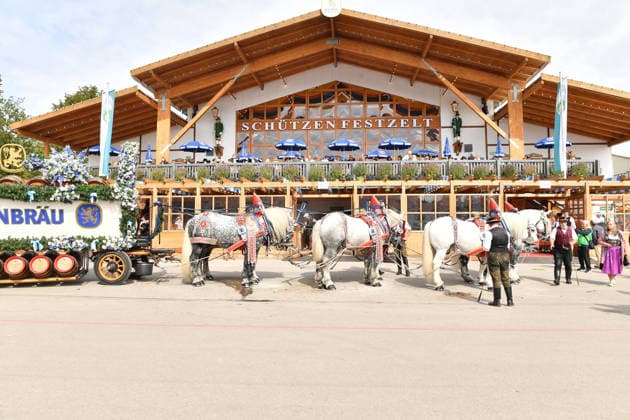 Schützenfesthalle Übersicht Wiesn 2026 SixtWiesn 3. Tag Theresienwiese Festzelt Schützenfesthalle Oktoberfest München 21. Sept. 2026