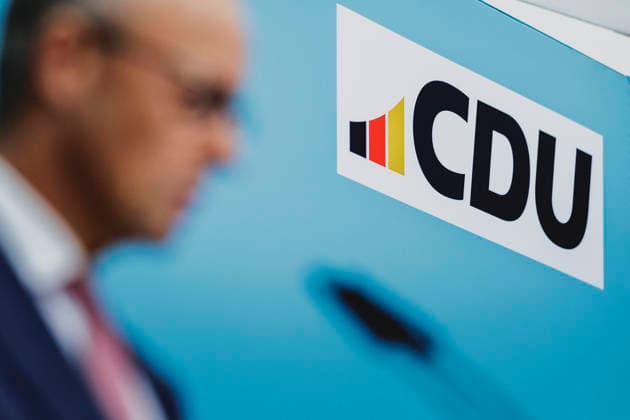 Friedrich Merz (CDU), Bundeskanzler, aufgenommen im Rahmen einer Pressekonferenz als Reaktion auf die Landtagswahl in Mecklenburg-Vorpommern sowie die Berliner Abgeordnetenhauswahl in Berlin, 21.09.2026. Waehrend Die Linke die Wahl in Berlin mit 25,7% vor der CDU gewonnen hat, siegte in Mecklenburg-Vorpommern die AfD mit 38,2% vor der SPD. Erstmals nicht ueber die 5%-Huerde geschafft hat es die CDU in Mecklenburg-Vorpommern. Berlin Deutschland Copyright: xFlorianxGaertnerx