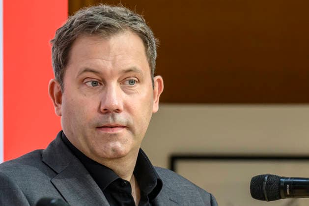 im Bild v.l.: Lars Klingbeil, GER, Berlin, SPD Pressekonferenz nach den Wahlen in Berlin und Mecklenburg Vorpommern - MV, im Atrium, Willy-Brandt-Haus, Wilhelmstraße 141, 10963 Berlin, 21.09.2026, Copyright: HMBxMedia UwexKoch