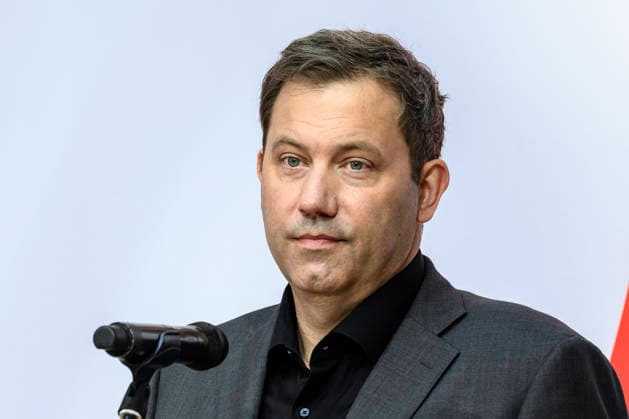 im Bild v.l.: Lars Klingbeil, GER, Berlin, SPD Pressekonferenz nach den Wahlen in Berlin und Mecklenburg Vorpommern - MV, im Atrium, Willy-Brandt-Haus, Wilhelmstraße 141, 10963 Berlin, 21.09.2026, Copyright: HMBxMedia UwexKoch