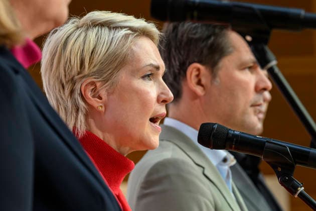 im Bild v.l.: Manuela Schwesig, GER, Berlin, SPD Pressekonferenz nach den Wahlen in Berlin und Mecklenburg Vorpommern - MV, im Atrium, Willy-Brandt-Haus, Wilhelmstraße 141, 10963 Berlin, 21.09.2026, Copyright: HMBxMedia UwexKoch