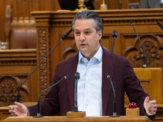 2026-09-21-Wiener Gemeinderat-047 Abgeordneter zum Wiener Landtag und Gemeinderat Landesparteiobmann Dominik Nepp (FPÖ) am 21. September 2026 beim Wiener Gemeinderat der 17ten Sitzung auf Verlangen FPÖ im Rathaus in Wien, Wien, Österreich.